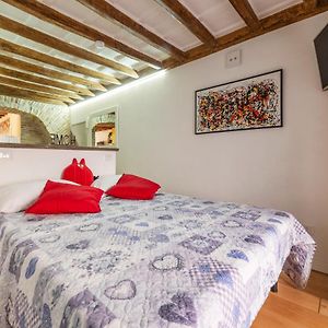 Studio met een King Size Bed